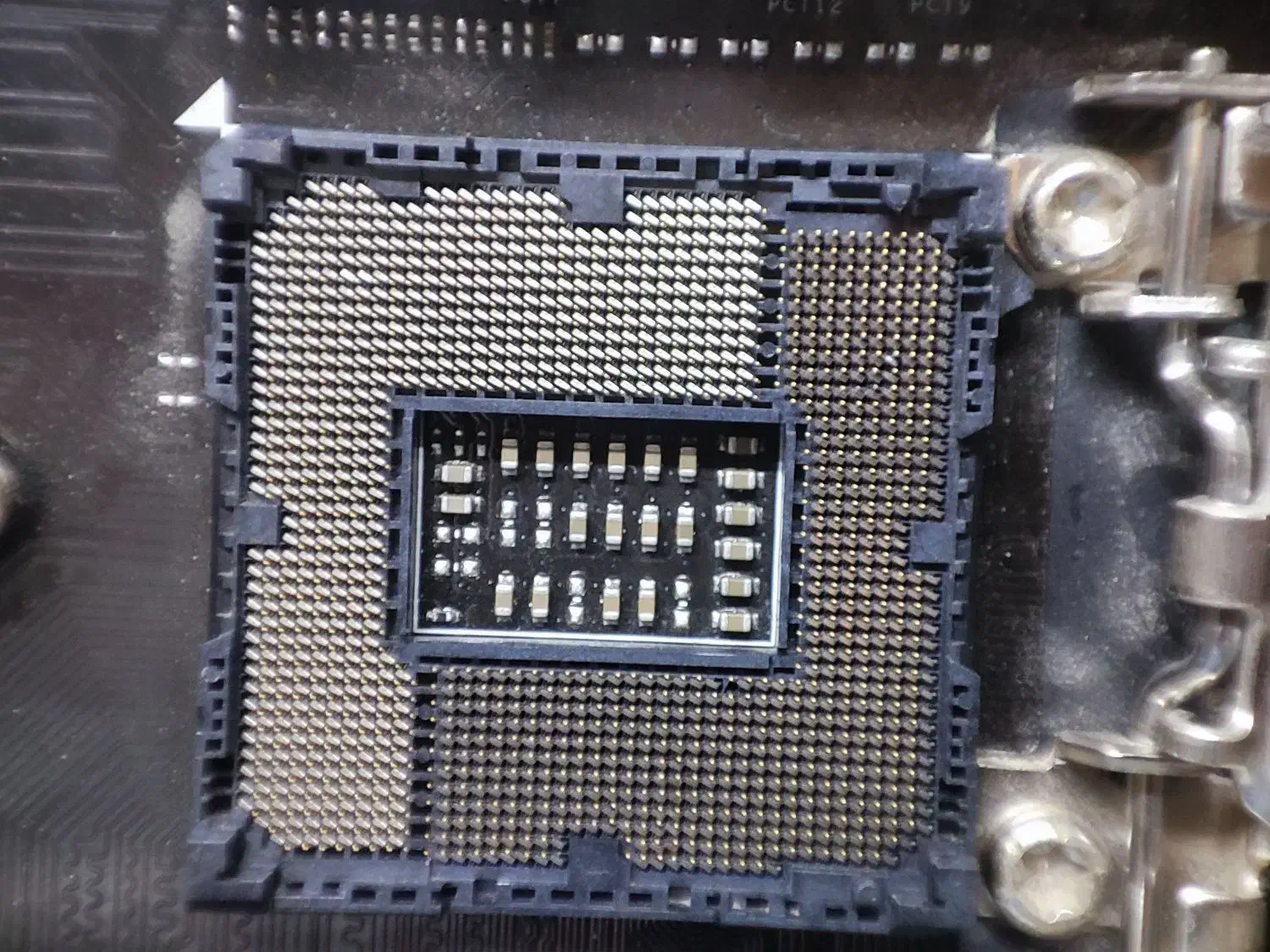 تعمیر وریکاوری تخصصی هارد و لپ تاپ با تجهیزات بروز|خدمات رایانه‌ای و موبایل|زاهدان, |دیوار