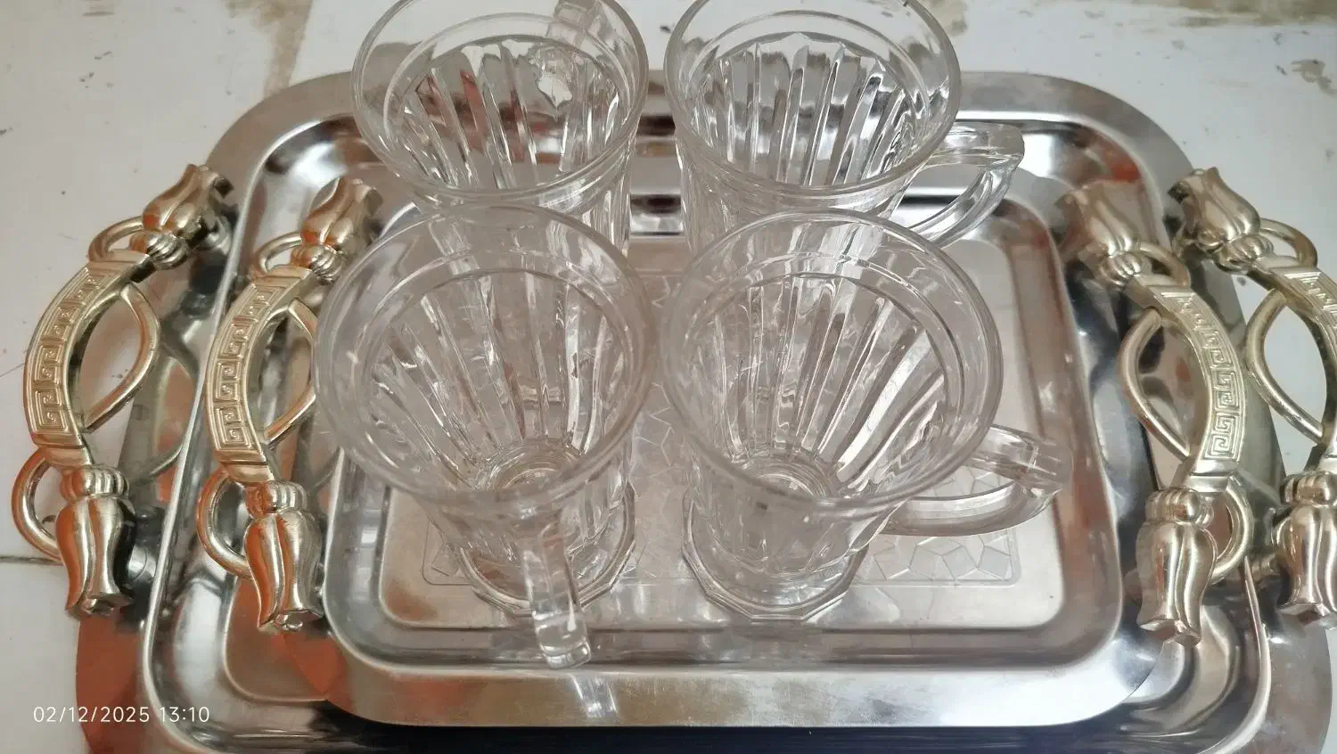 یک جفت سینی و استکان|ظروف سرو و پذیرایی|شاهینشهر, دهخدا|دیوار