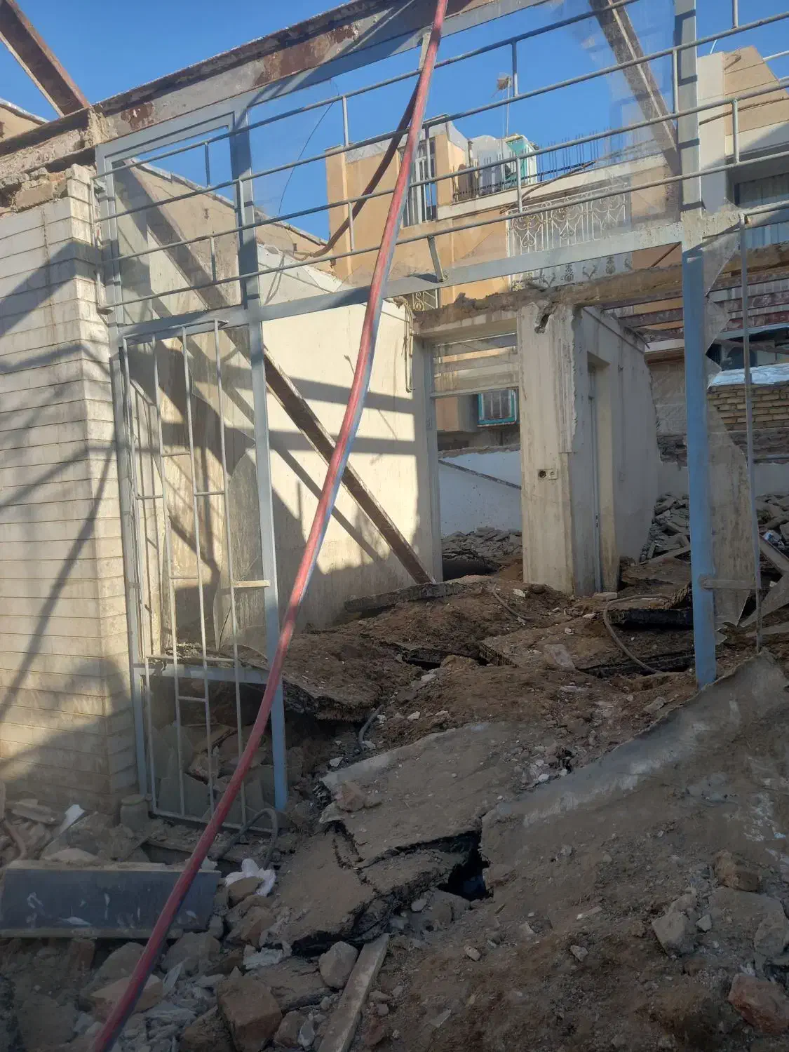 تخریب وخاکبرداری کلی وجزیی|خدمات پیشه و مهارت|بروجرد, |دیوار