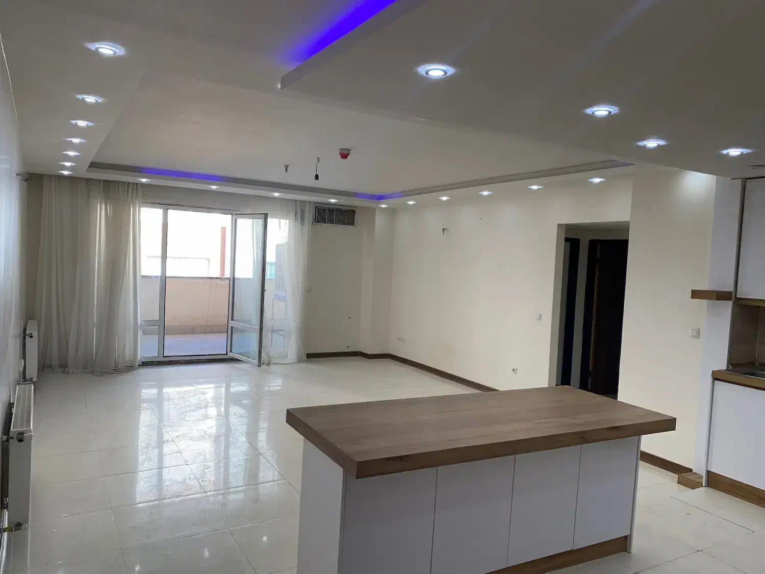 آپارتمان ۱۲۲ متری با تراس بزرگ|فروش آپارتمان|فولادشهر, C7|دیوار