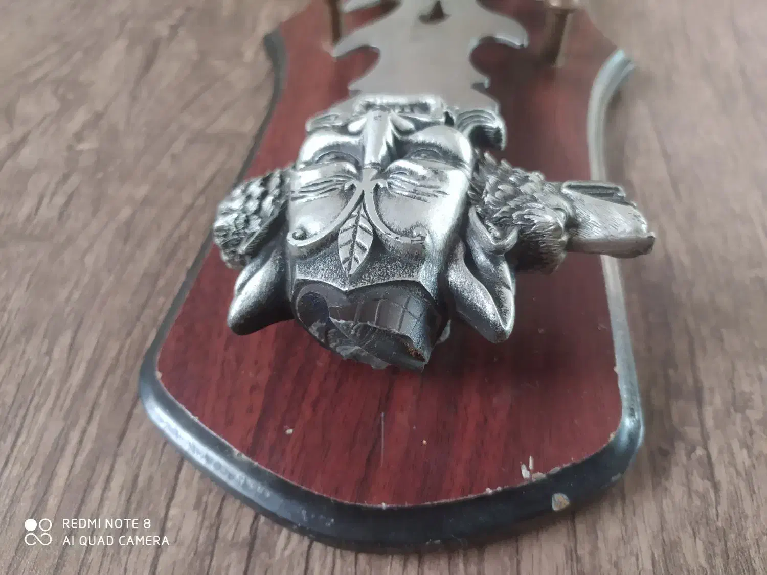 شمشیر دکوری فولادی و سنگین ، فقط سرش یکم جدا شده|کلکسیون اشیاء عتیقه|قم, نیروگاه|دیوار