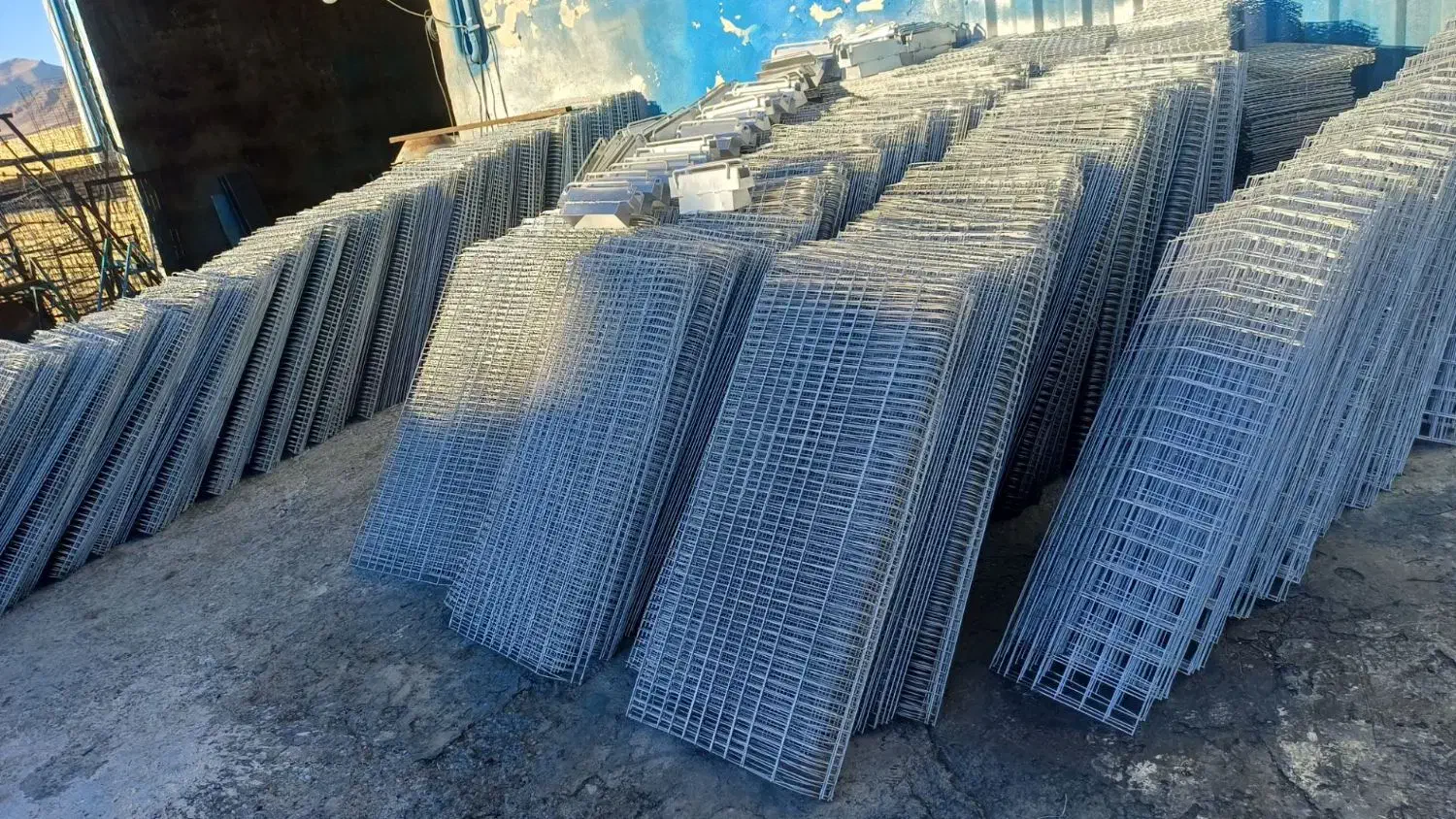 مرغ قفس|حیوانات مزرعه|آوج, |دیوار