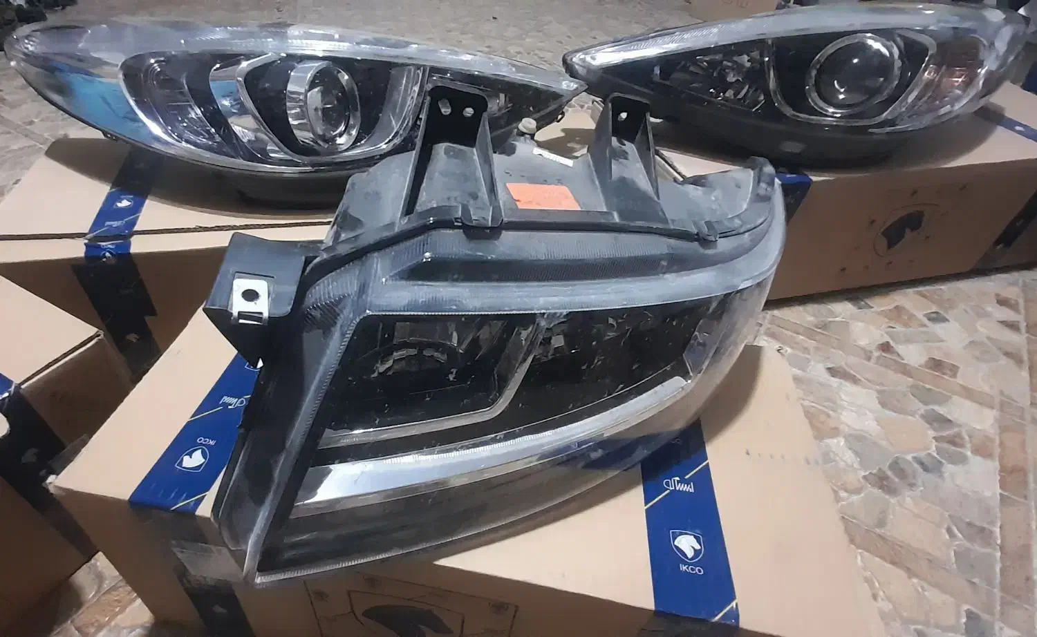 چراغ ۲۰۷ سورن پلاس ودنا|قطعات یدکی و لوازم جانبی|مرودشت, ثبت احوال|دیوار