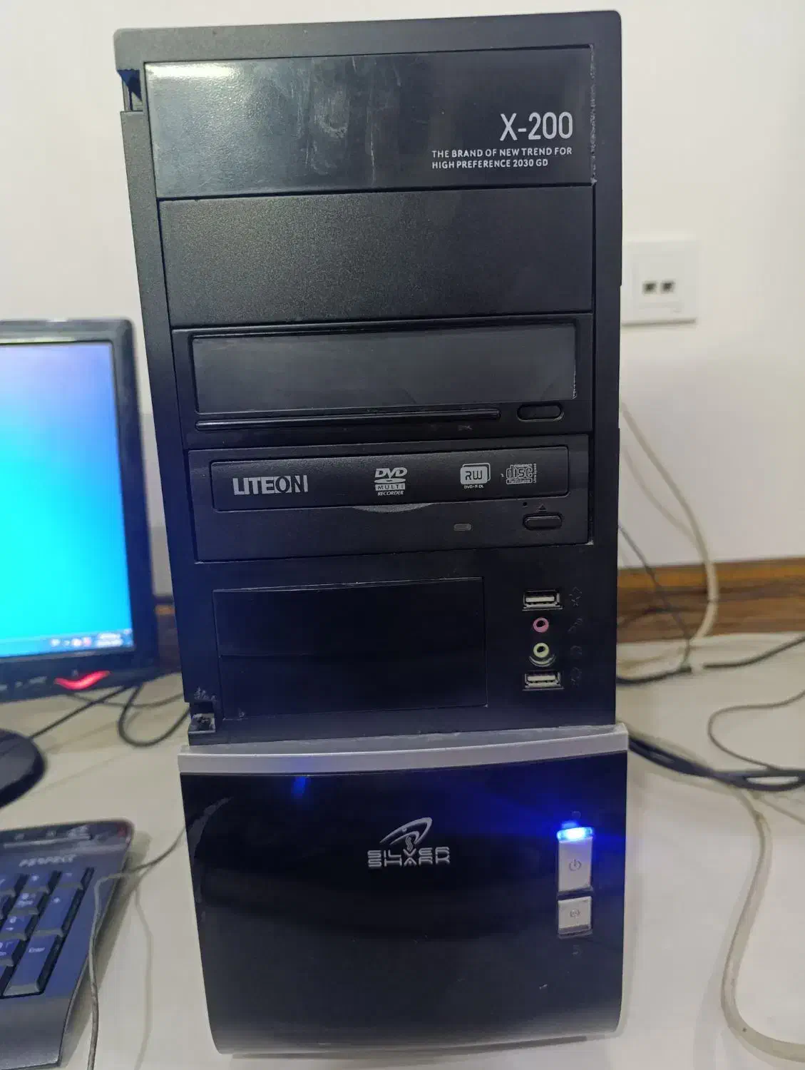 کامپیوتر|رایانه رومیزی|رباط‌کریم, رباط‌کریم|دیوار