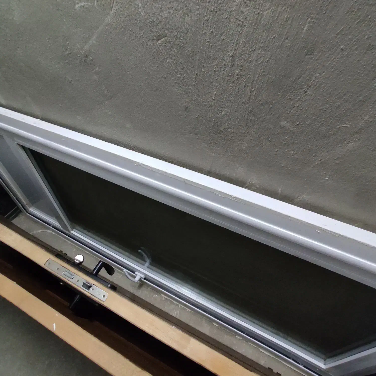 درب چوبی و آلمینیوم دست دوم|مصالح و تجهیزات ساختمان|هشتگرد, شهرک صبا سوله|دیوار