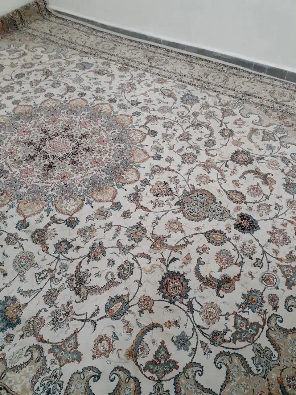 ۱۲متری ۷۰۰شونه ۵رنگ|فرش|قرچک, قشلاق جیتو|دیوار