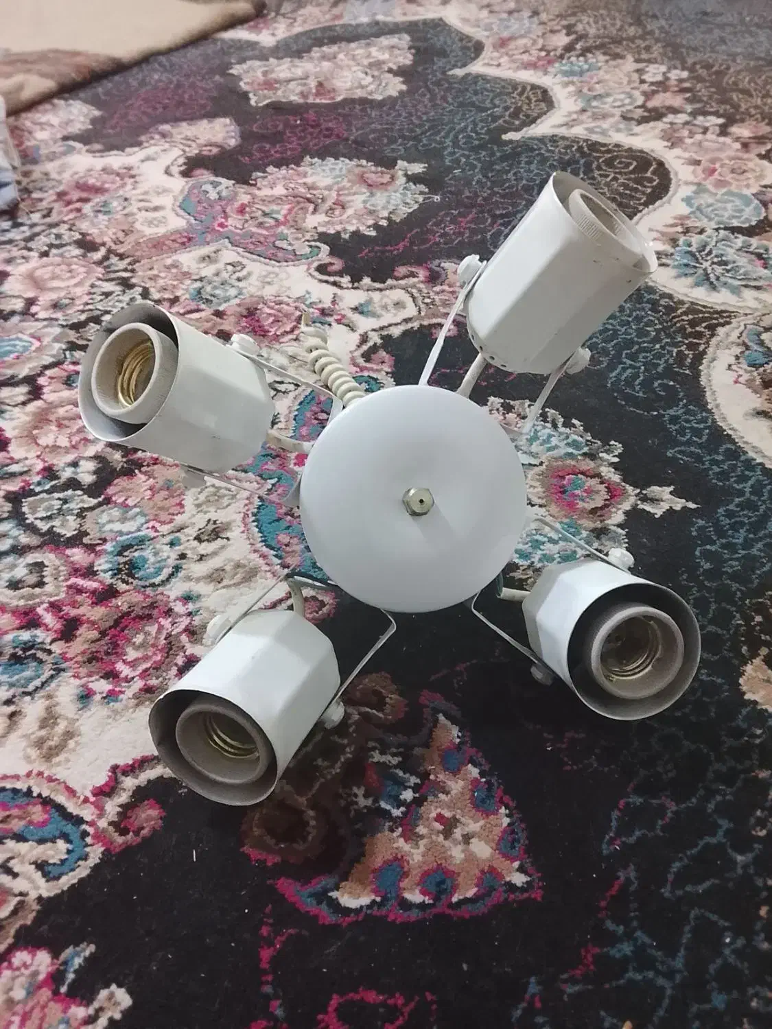 لوستر ۴ شاخه|لوستر و چراغ آویز|سبزوار, زینبیه|دیوار