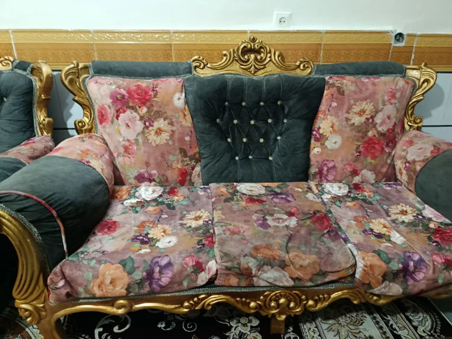 مبل هفت نفره سلطنتی راحتی|مبلمان خانگی و میز عسلی|اقبالیه, |دیوار