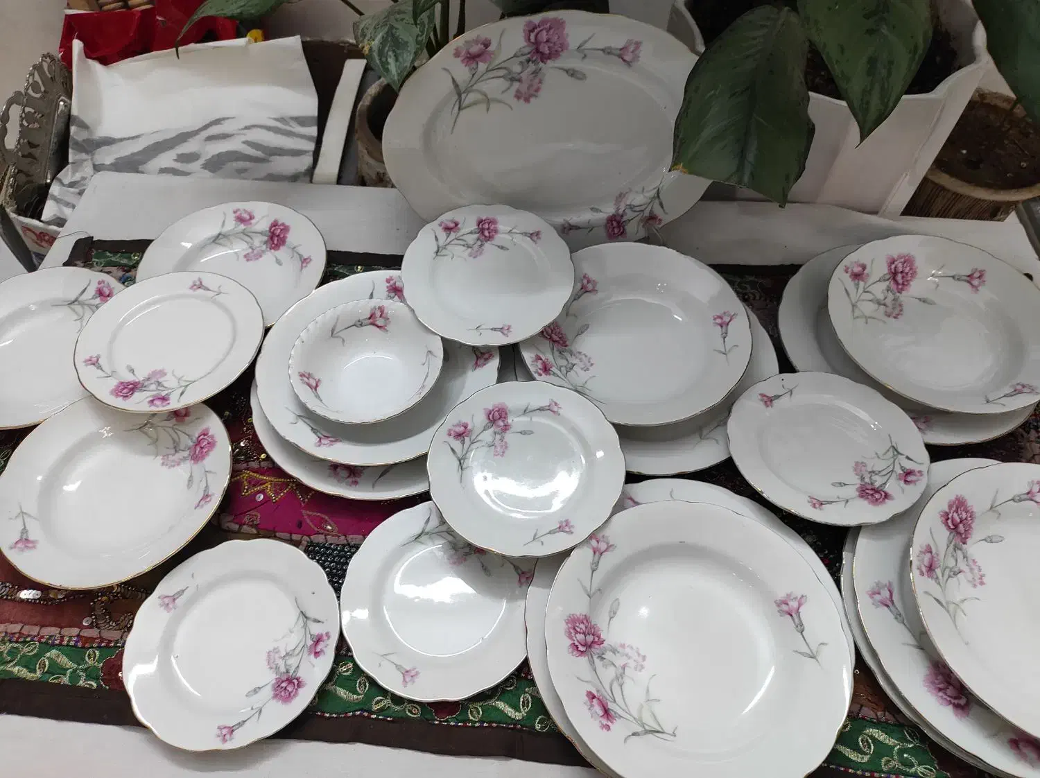 سرویس کمیاب و زیبای گل میخک|ظروف سرو و پذیرایی|ری, حمزه‌آباد|دیوار