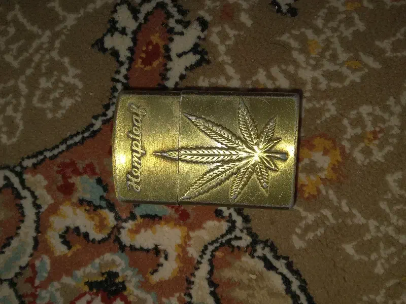 فندک با ارزش قدیمی|کلکسیون اشیاء عتیقه|شاهین‌شهر, شهرک گلدیس|دیوار