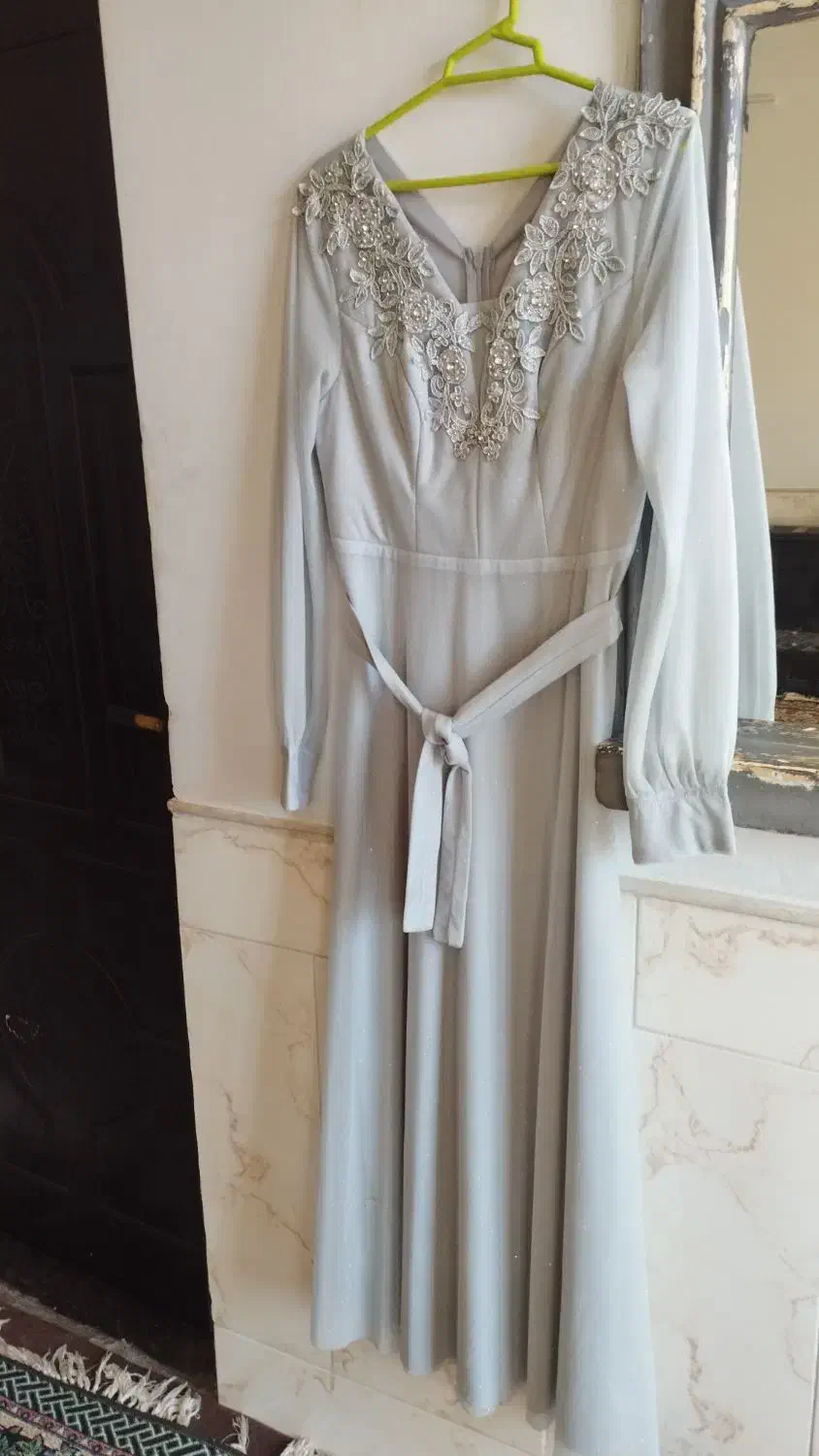 چند عدد لباس مجلسی|لباس|نیشابور, شهید جعفری|دیوار