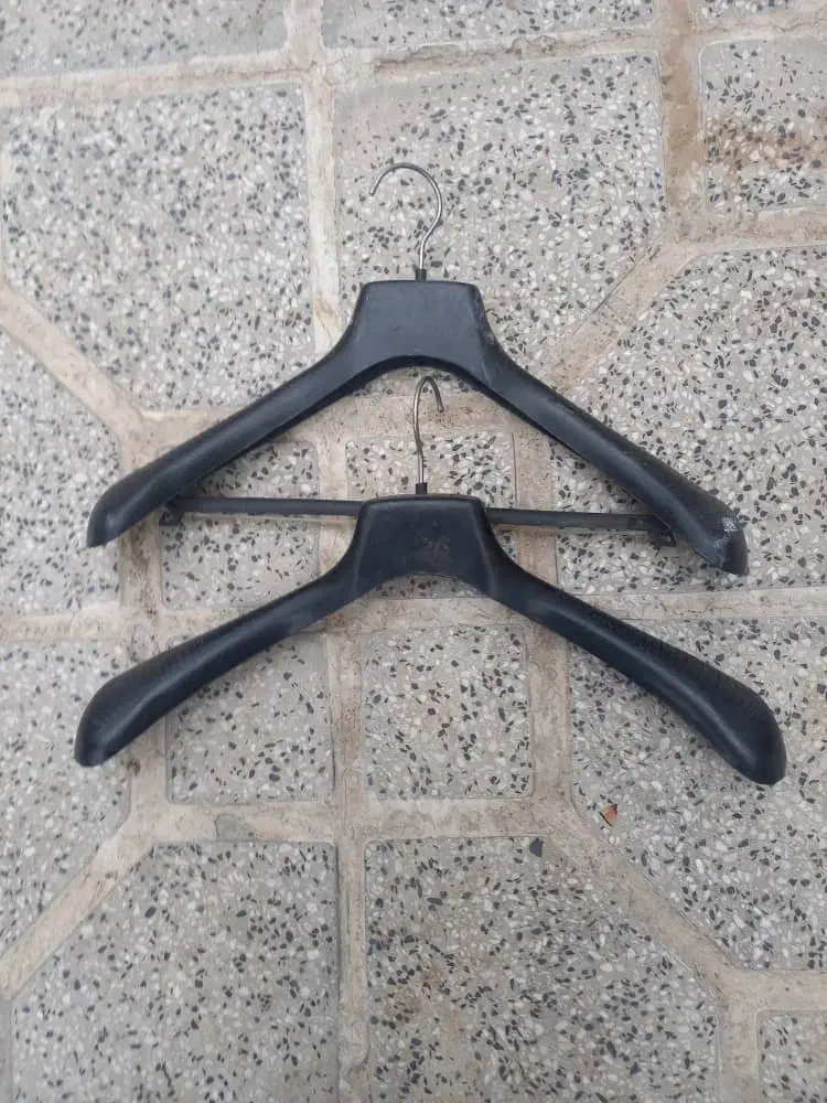 چوب لباس و گیره شلوار فروشگاه پوشاک|فروشگاه و مغازه|قروه, |دیوار