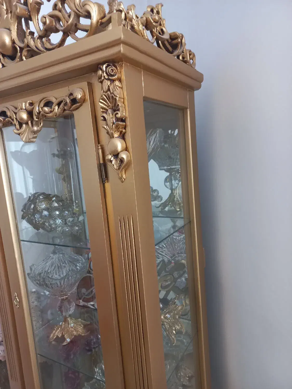 مبل ۹نفره همراه با ویترین و عسلی|مبلمان خانگی و میز عسلی|دلیجان, |دیوار