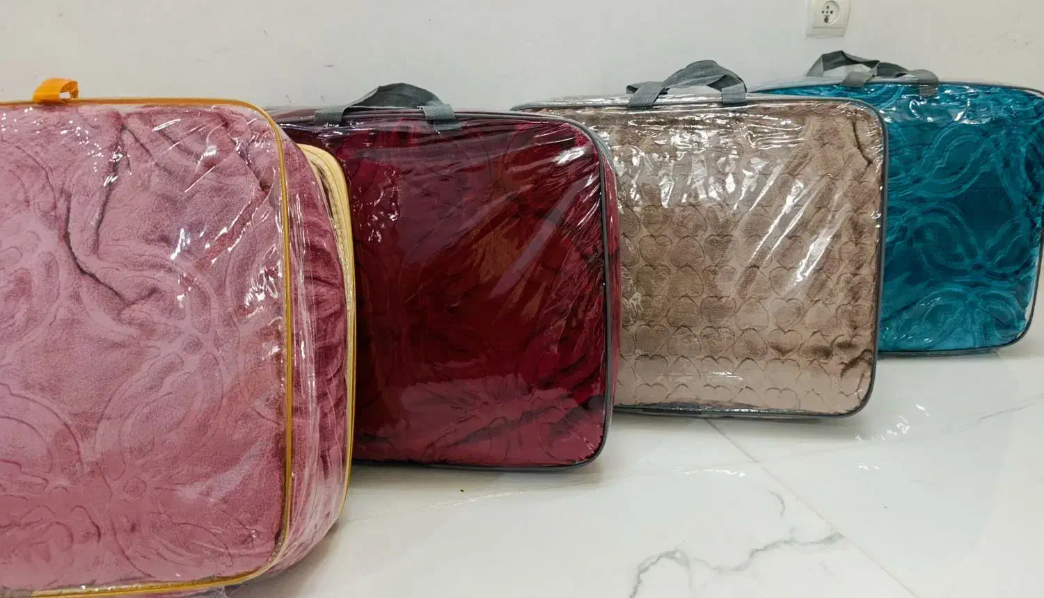 پتو شادیلون دونفره|رختخواب، بالش، پتو|مشهد, یاس|دیوار