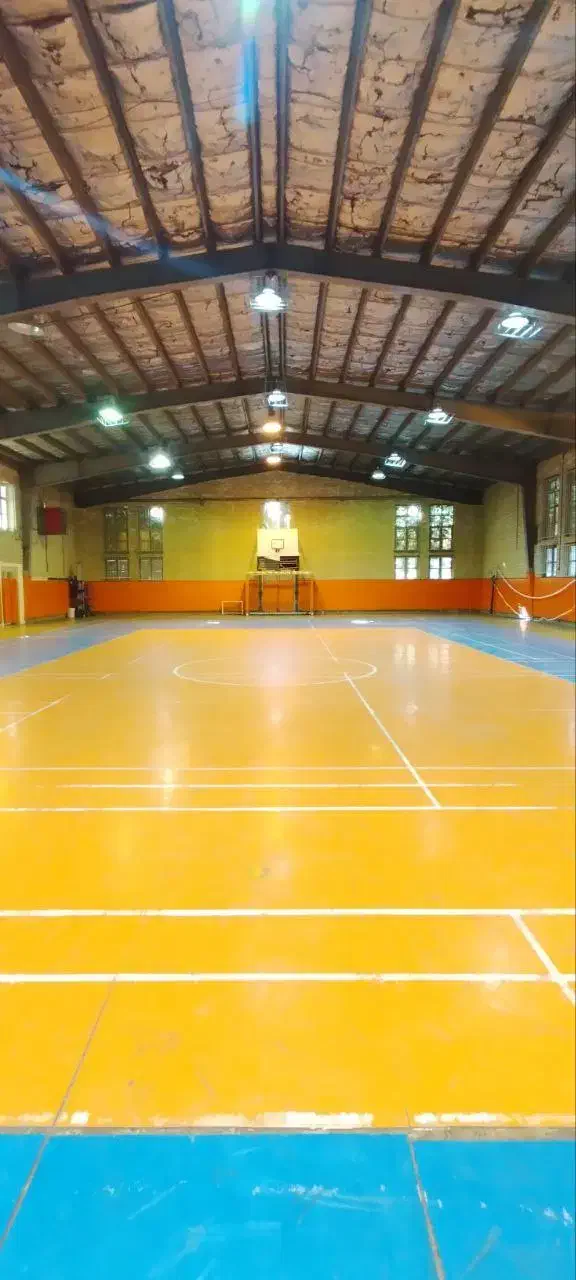 سالن فوتسال و والیبال|اجارهٔ کوتاه‌مدت دفتر کار و فضای آموزشی|تبریز, |دیوار