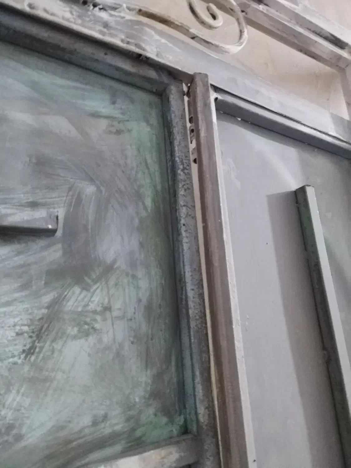 درب حیاط و ۲ عدد پنجره|مصالح و تجهیزات ساختمان|اردبیل, |دیوار