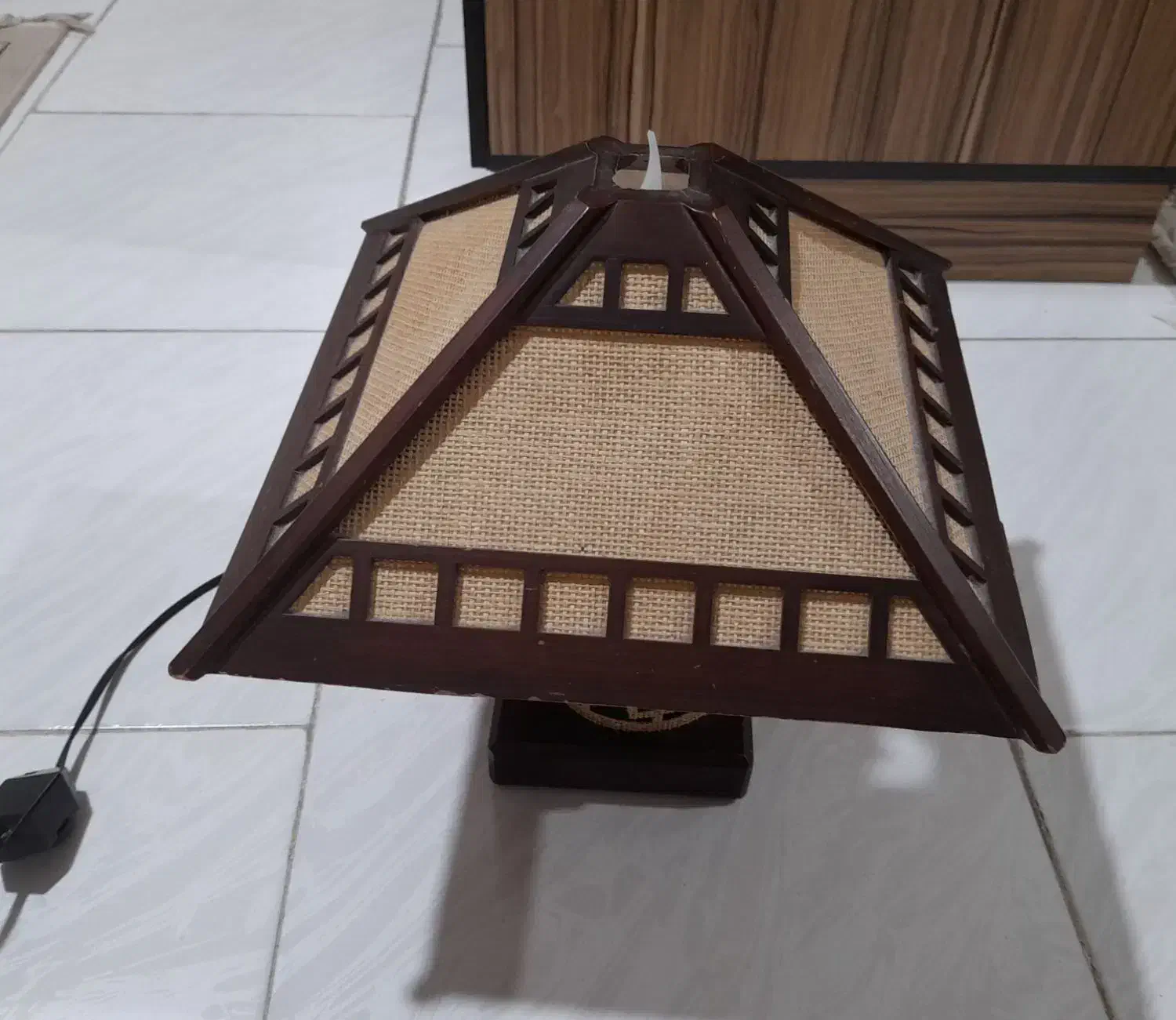 چراغ خواب|چراغ خواب و آباژور|رشت, کوی جام جم|دیوار