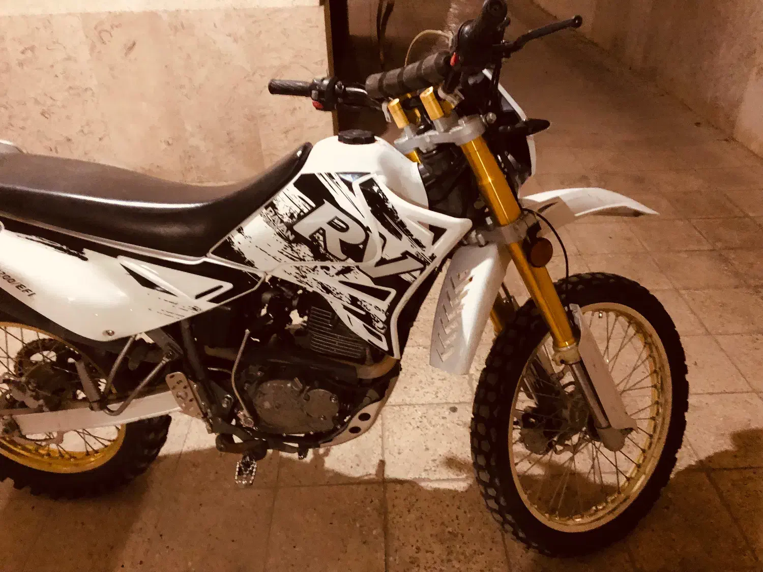 تریل روان مدل  ۱۴۰۰سفید|موتورسیکلت|مشهد, الهیه|دیوار