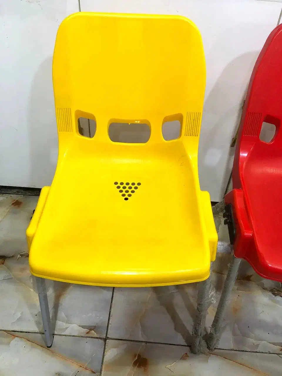 صندلی پایه فلزی نو تعداد بالا موجوده|میز و صندلی غذاخوری|رودسر, |دیوار