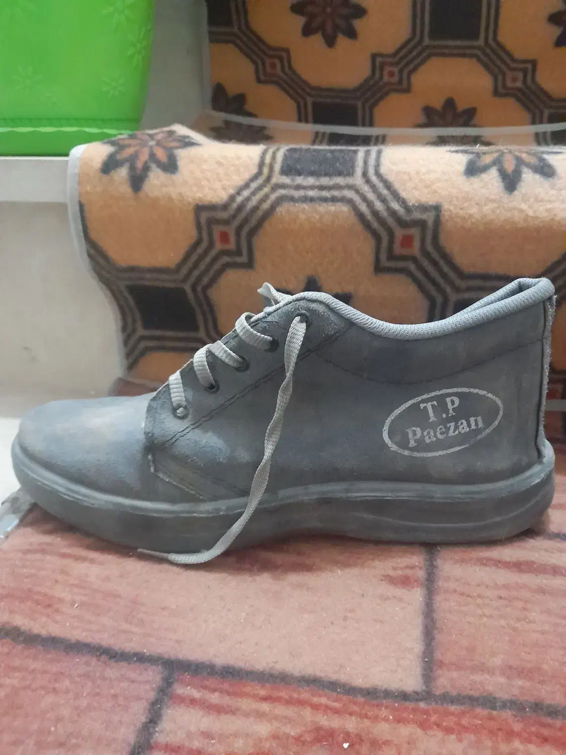 کفش کار|کیف، کفش، کمربند|رشت, حمیدیان|دیوار