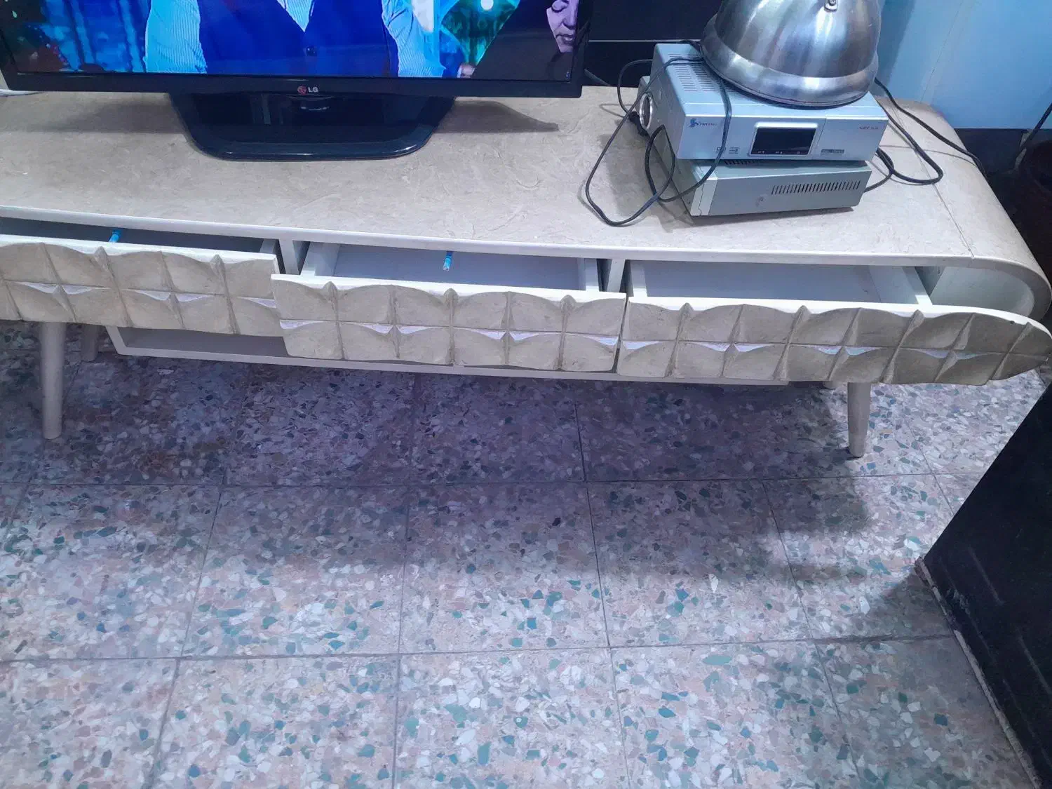 میز تلویزیونی ۳ کشو|میز تلویزیون|رشت, نخودچر|دیوار