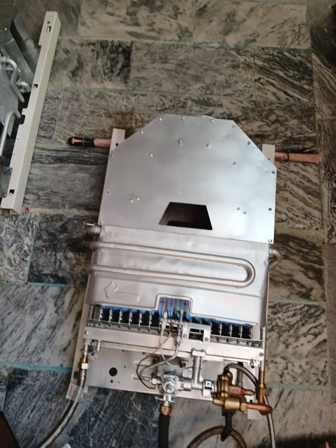 آبگرمکن جدیدوکم فشار نصف قیمت بافرسوده هم عوض میشه|خدمات پیشه و مهارت|بروجرد, |دیوار