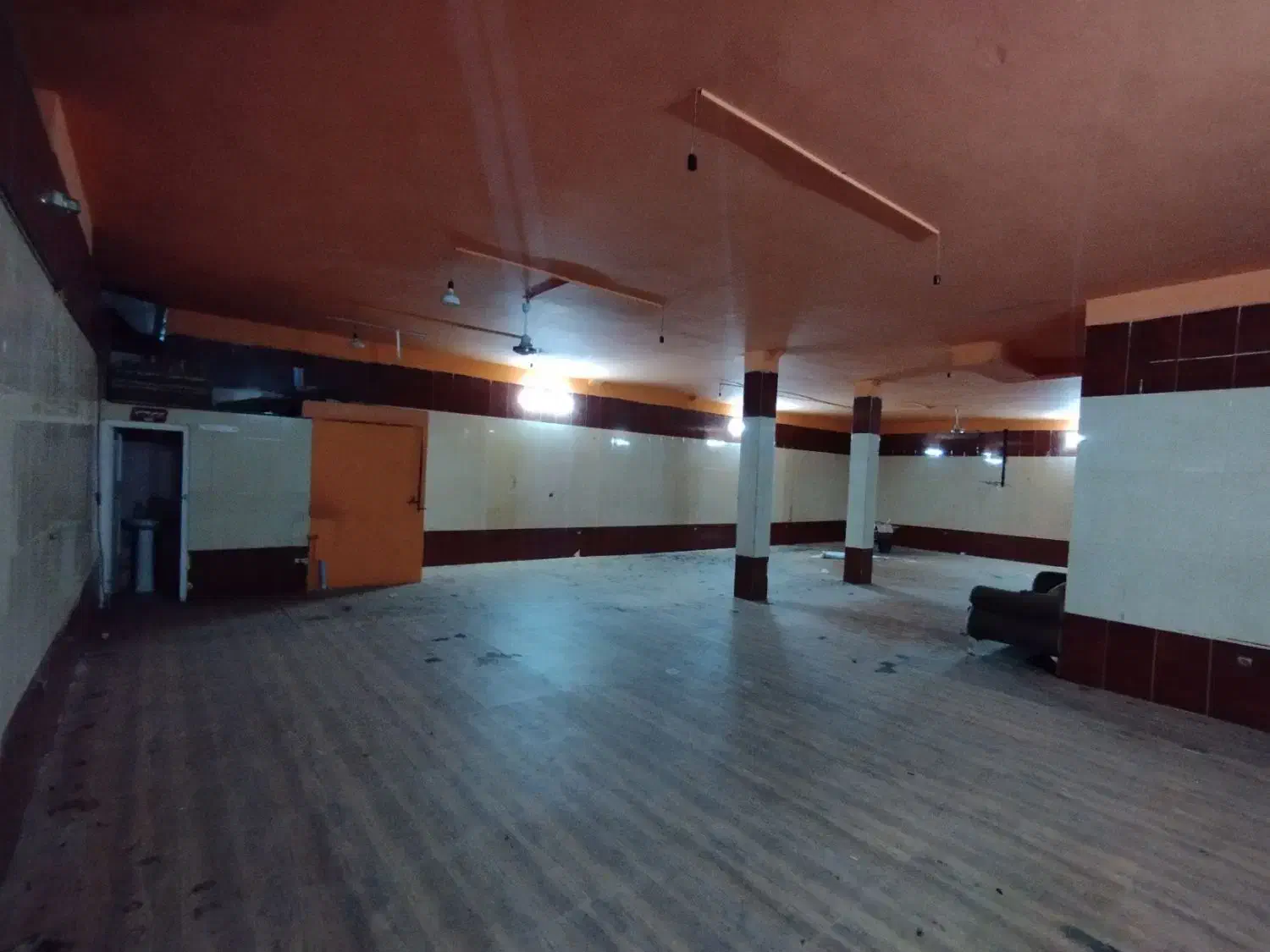 ۲۳۰ متر + ۱۰ متر / بر خیابان اصلی / تخلیه / فوری|اجارهٔ مغازه و غرفه|قرچک, شهرک طلائیه|دیوار