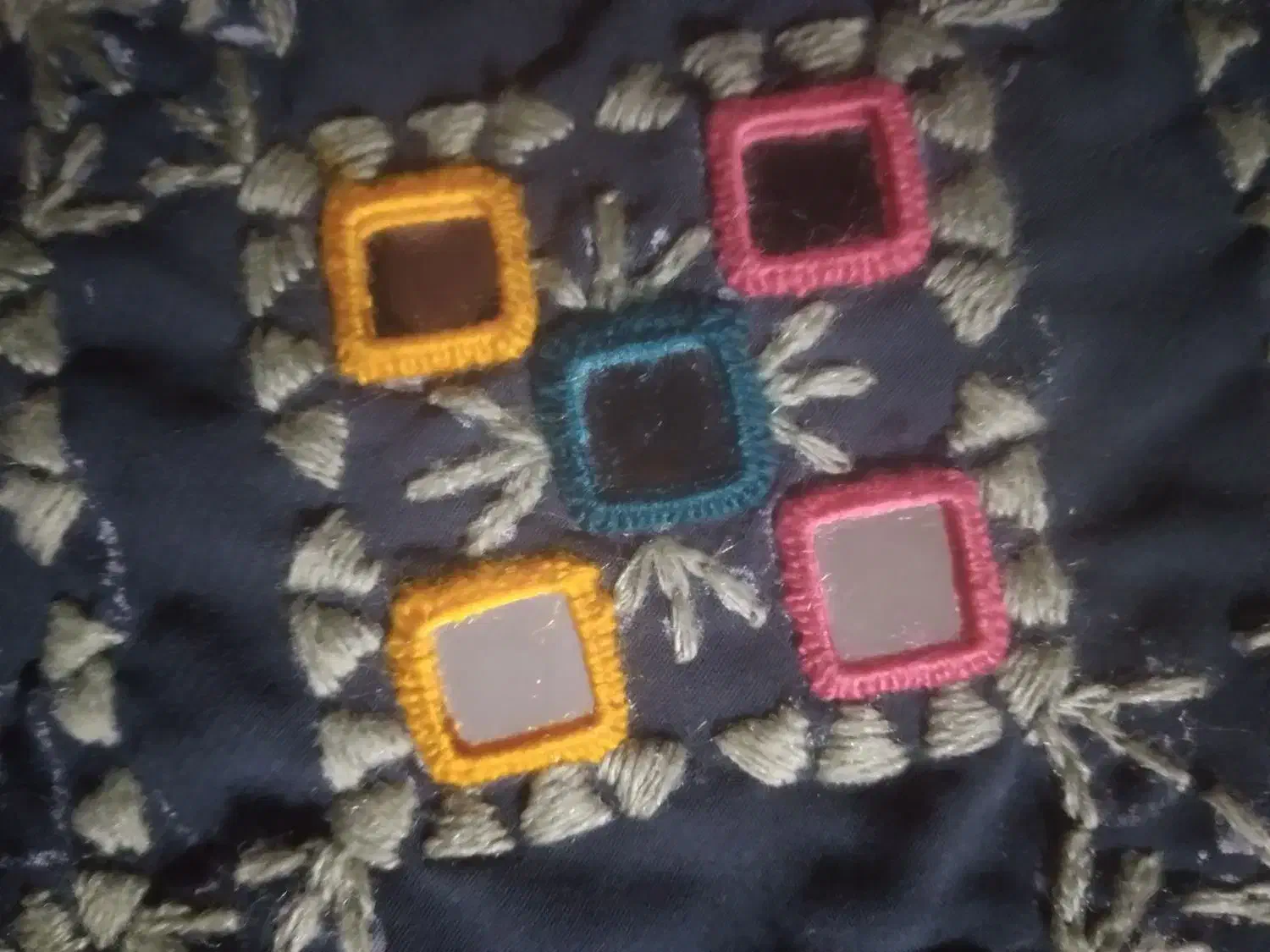 دوزند آیینه|لباس|زابل, |دیوار