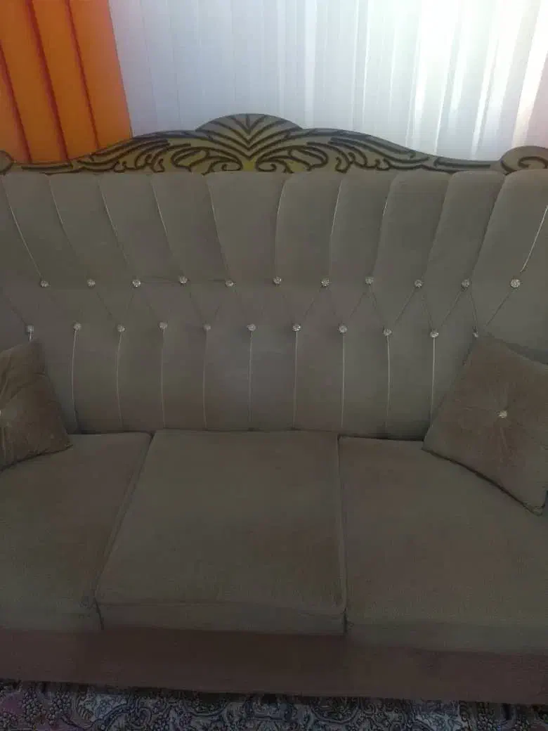 مبل ۷ نفره نو|مبلمان خانگی و میز عسلی|رشت, استادسرا|دیوار