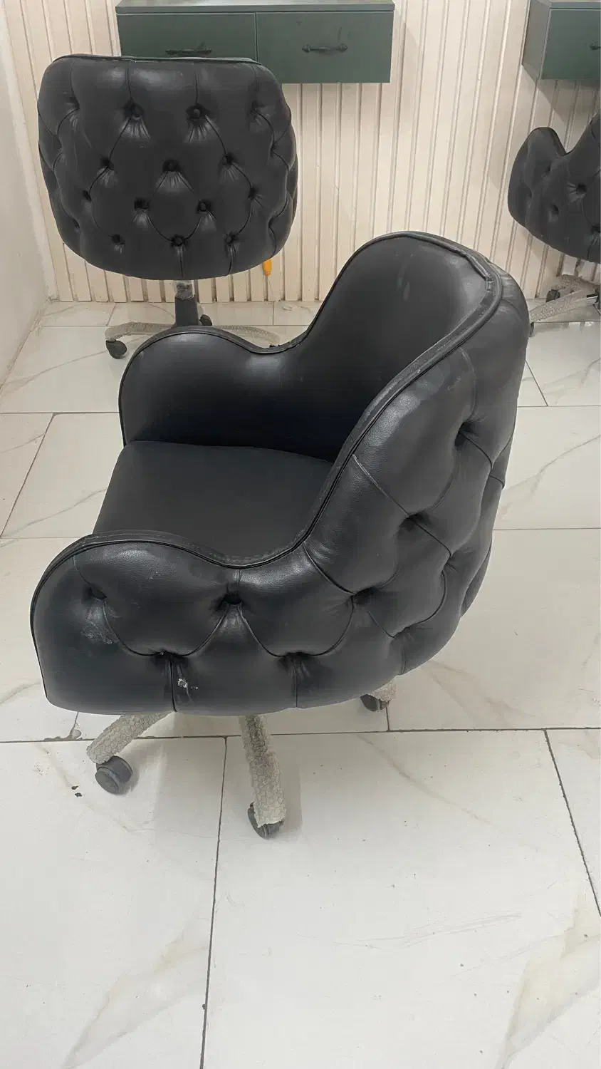 صندلی میکاپ و کوپ|آرایشگاه و سالن‌های زیبایی|اراک, |دیوار