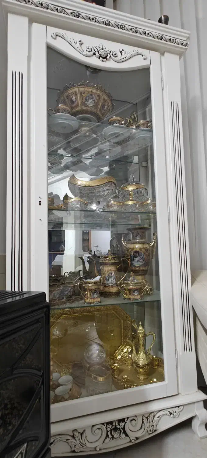 ویترین ۳طبقه درحد نو|بوفه، ویترین، کنسول|بروجن, |دیوار