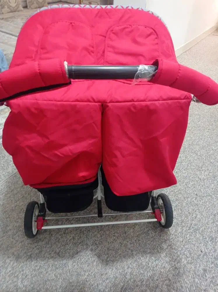 فروش کالسکه دوقلو جنس براوو بسیار تمیز و سالم.|کالسکه و لوازم جانبی|لامرد, |دیوار