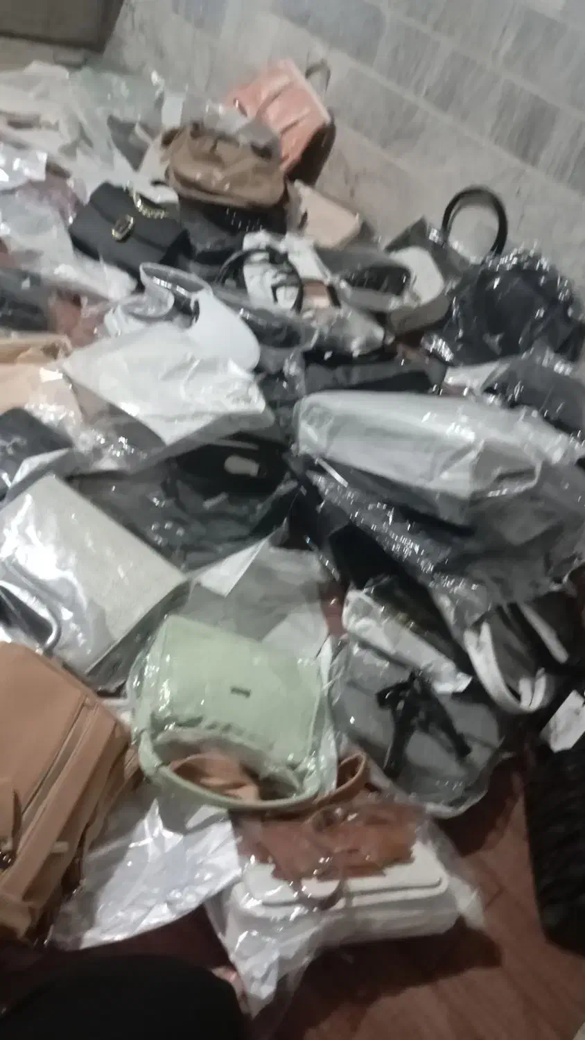 تعدادی کیف به قیمت تولیدی دونه ۱۰۰ تومن|کیف، کفش، کمربند|اقبالیه, |دیوار