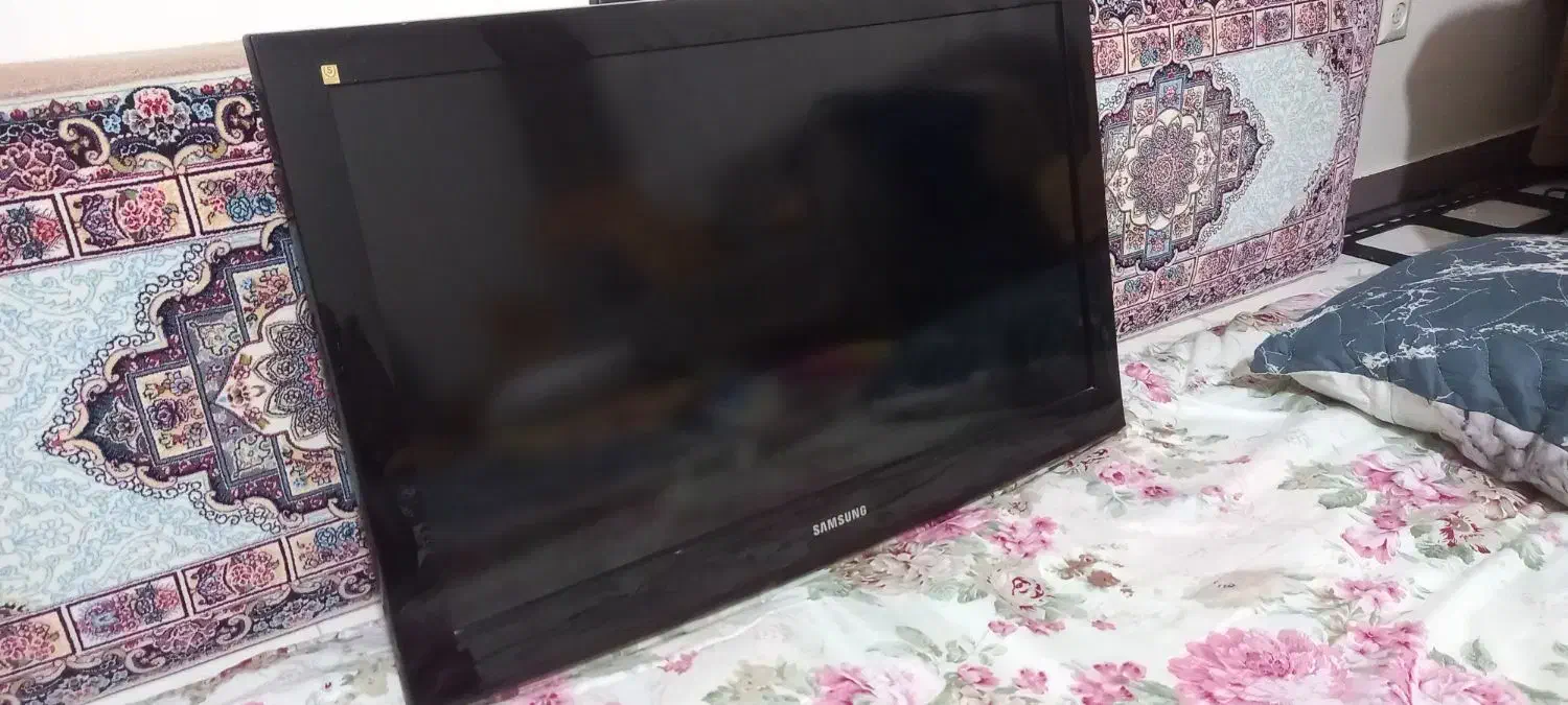 تلوزیون  سامسونگ LCD۳۲اینچ و تخت دو نفره با هم|تلویزیون و پروژکتور|تهران, شهرک انصار|دیوار