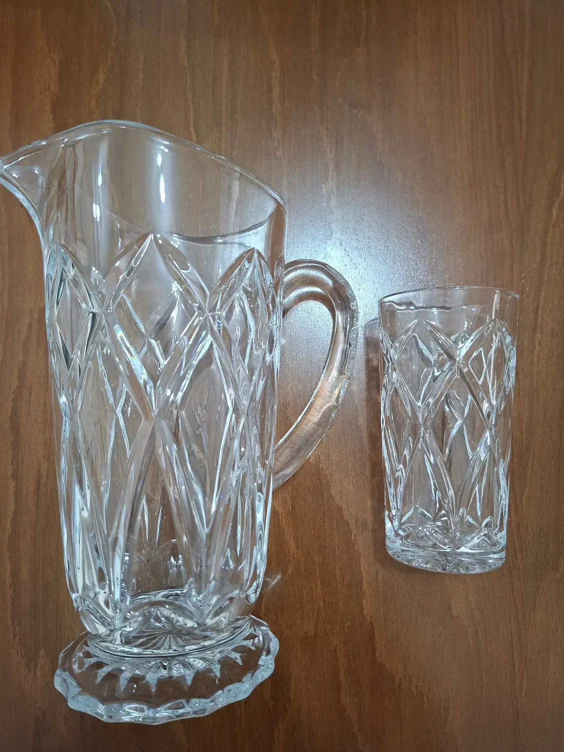 چهار دست پارچ و لیوان کریستالی|ظروف سرو و پذیرایی|پیرانشهر, |دیوار