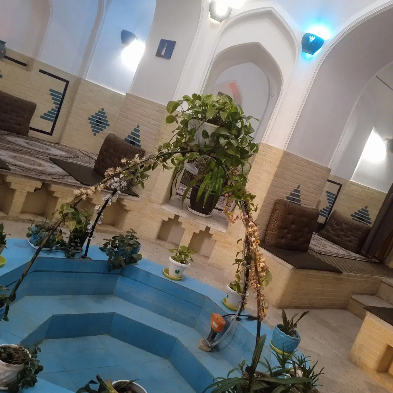 واگذاری کافه رستوران چهل دخترون مهریز|کافی‌شاپ و رستوران|مهریز, |دیوار