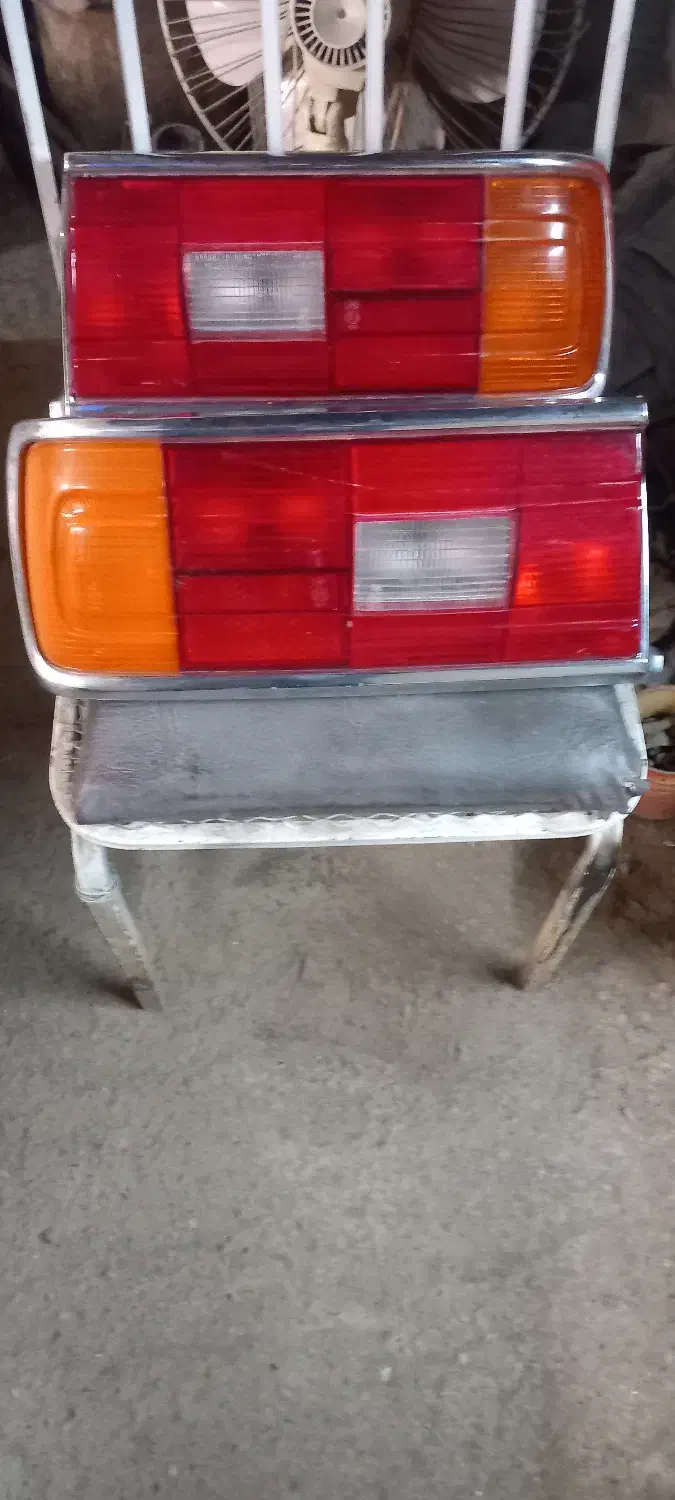 چراغ خطر عقب بی ام دبلیو ۵۱۸|قطعات یدکی و لوازم جانبی|اصفهان, سنجوانمره|دیوار