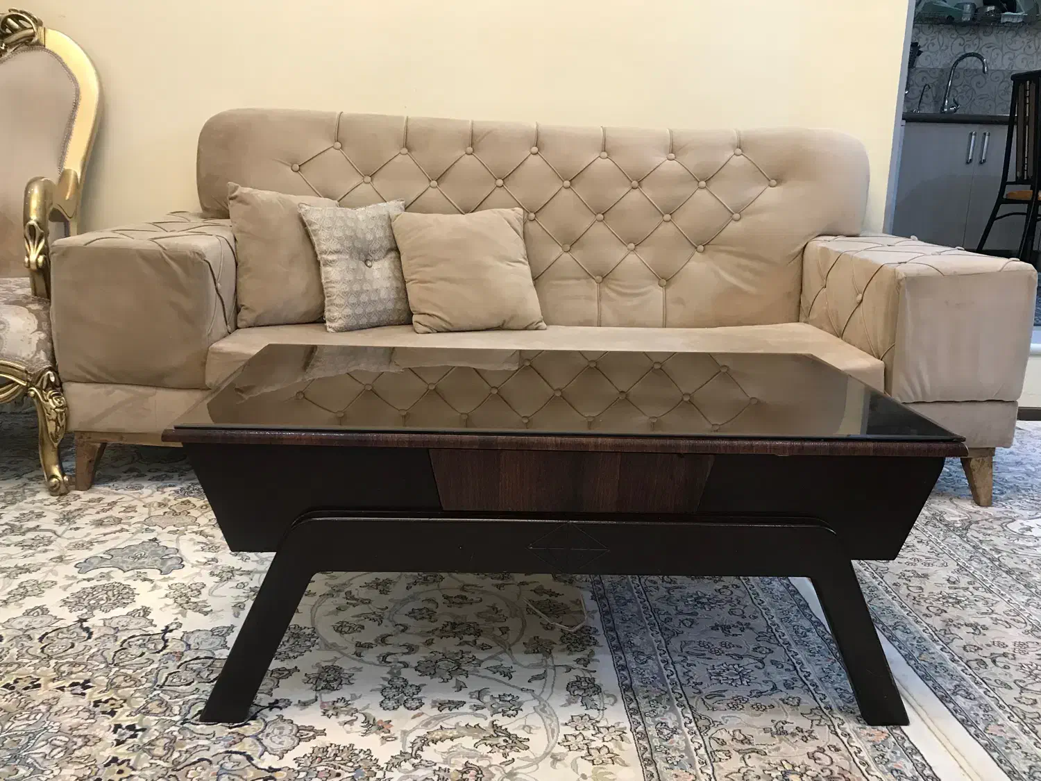 کاناپه چستر همراه جلو مبلی|مبلمان خانگی و میز عسلی|کاشان, فین کوچک|دیوار