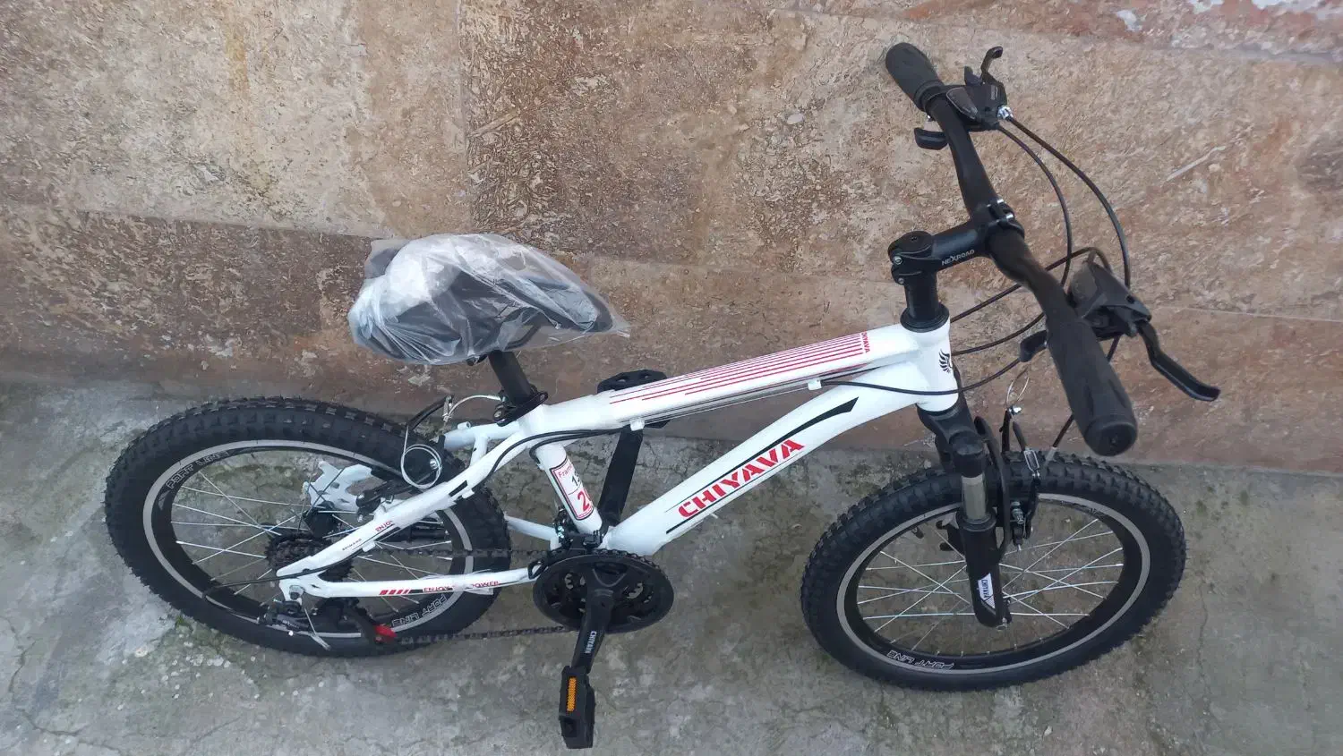 دوچرخه سایز ۲۰ کمک قفل شو طوقه آلمینیوم آکبند|دوچرخه، اسکیت، اسکوتر|رشت, پیرکلاچای|دیوار