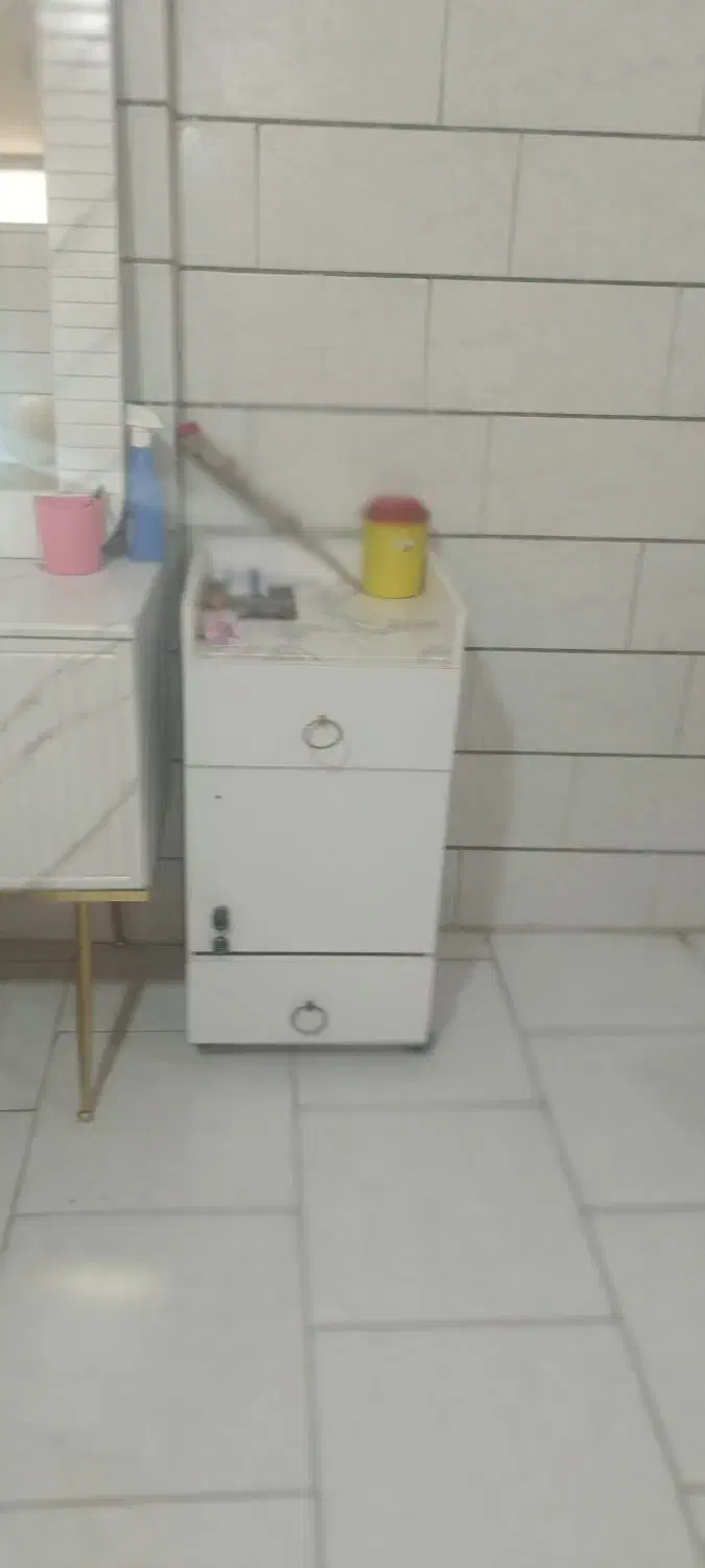 وسایل ارایشگاه|آرایشگاه و سالن‌های زیبایی|اراک, |دیوار