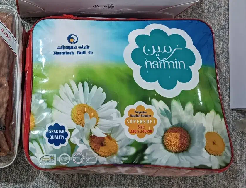 پتوی دو نفره/گل برجسته نرمینه/ نو با ساک|رختخواب، بالش، پتو|لنگرود, |دیوار