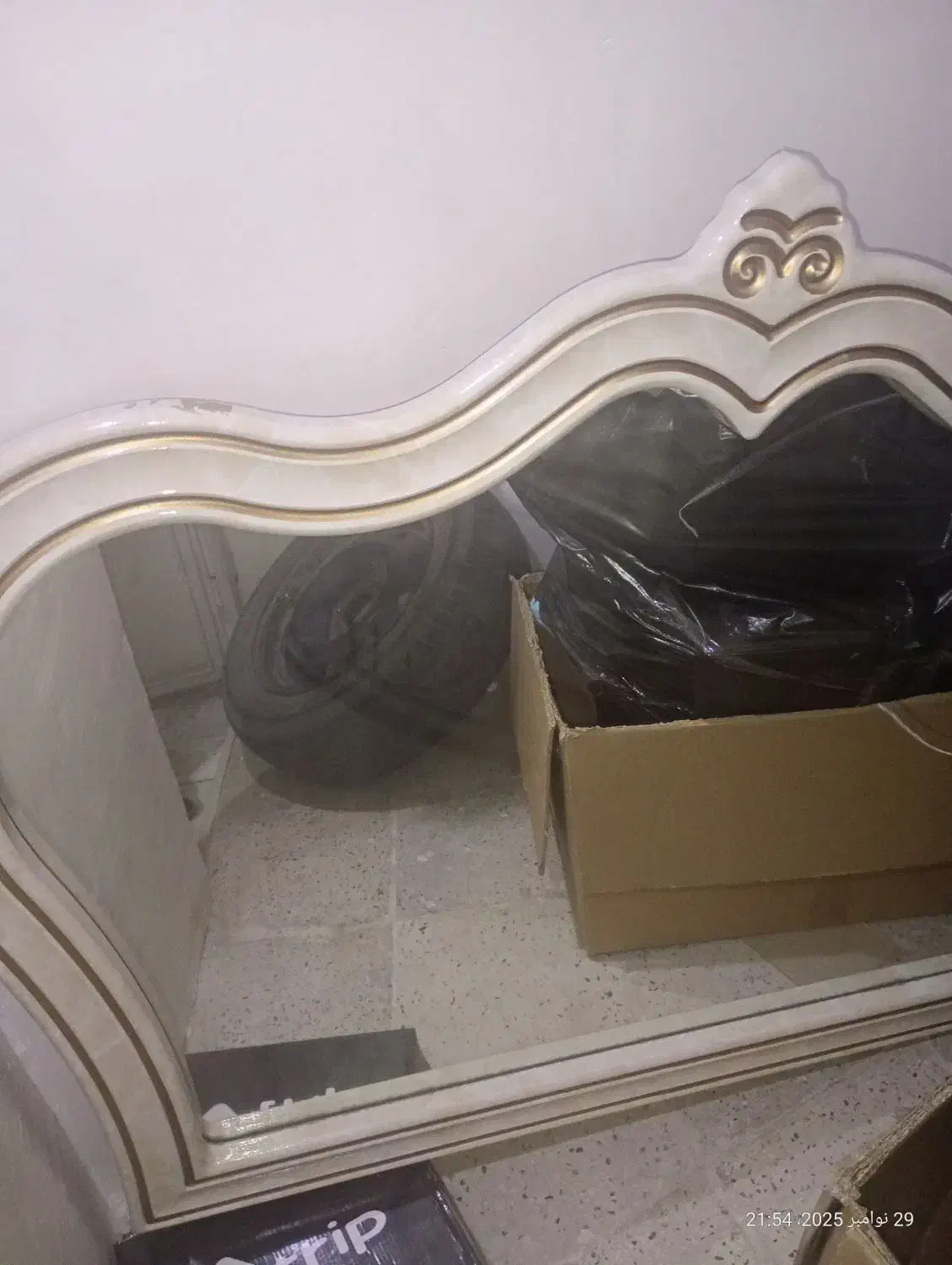 آینه رو میز ی|آینه|اندیشه, اندیشه فاز ۱|دیوار