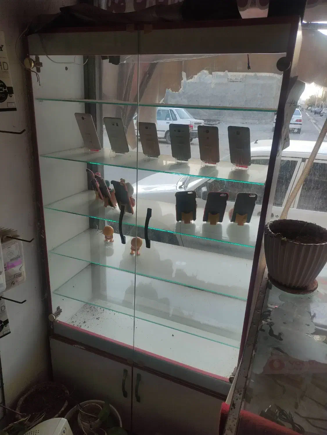 فروش دکور و لوازم جانبی موبایل به دلیل تغییر شغل|لوازم جانبی موبایل و تبلت|ماهدشت, |دیوار