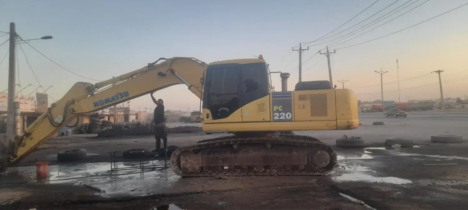 بیل کوماتسو ۲۲۰|خودرو سنگین|بندر ماهشهر, |دیوار