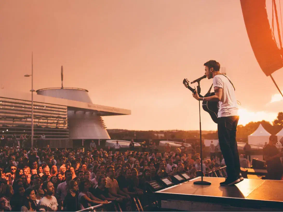 خواننده و نوازنده گیتار|خدمات پذیرایی، مراسم|کرج, گوهردشت|دیوار