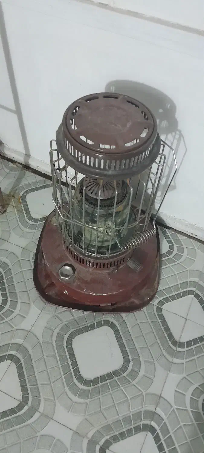 چراغ نفتی عتیقه|کلکسیون اشیاء عتیقه|رباط‌کریم, الارد|دیوار