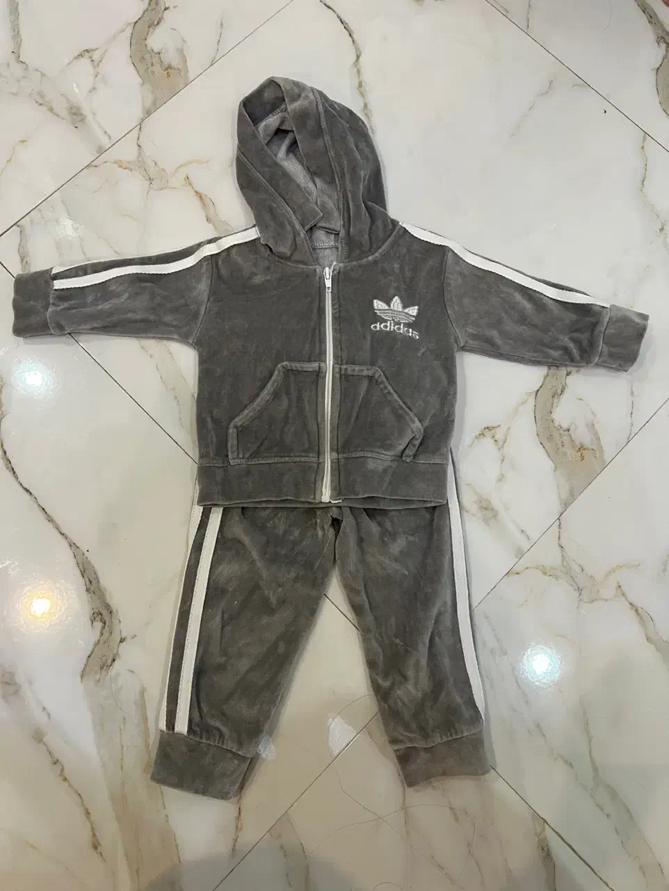 در حد نو|کفش و لباس بچه|رشت, گلزاران|دیوار