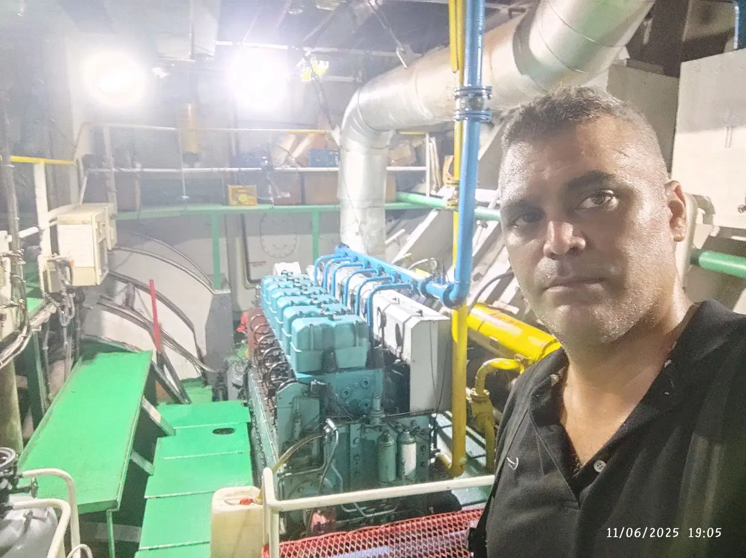 تعمیر انواع دیزل ژنراتور های دریایی وزمینی|خدمات پیشه و مهارت|رشت, لاکان|دیوار