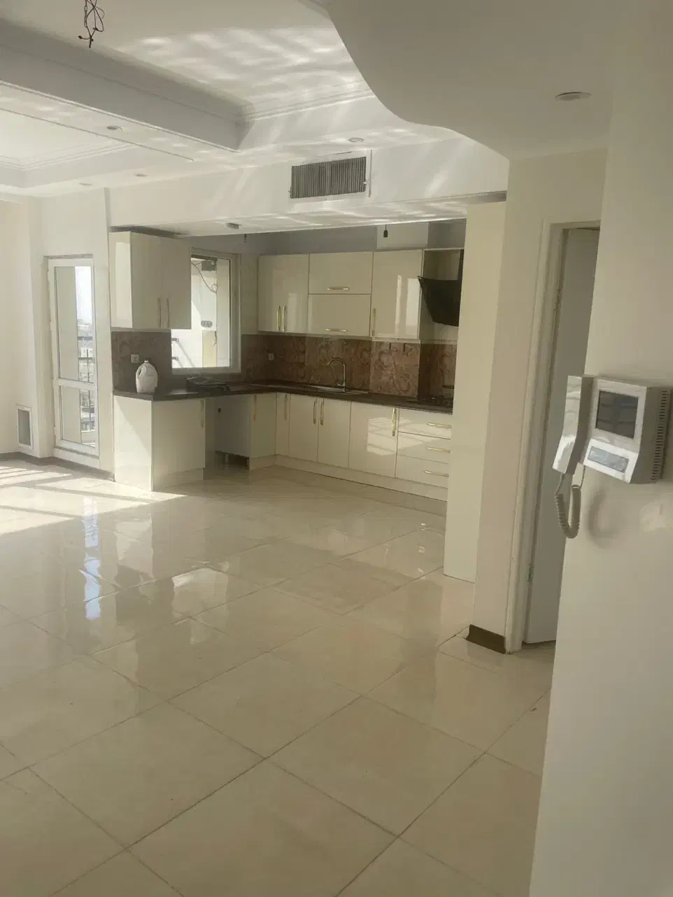 اپارتمان طبقه ۵