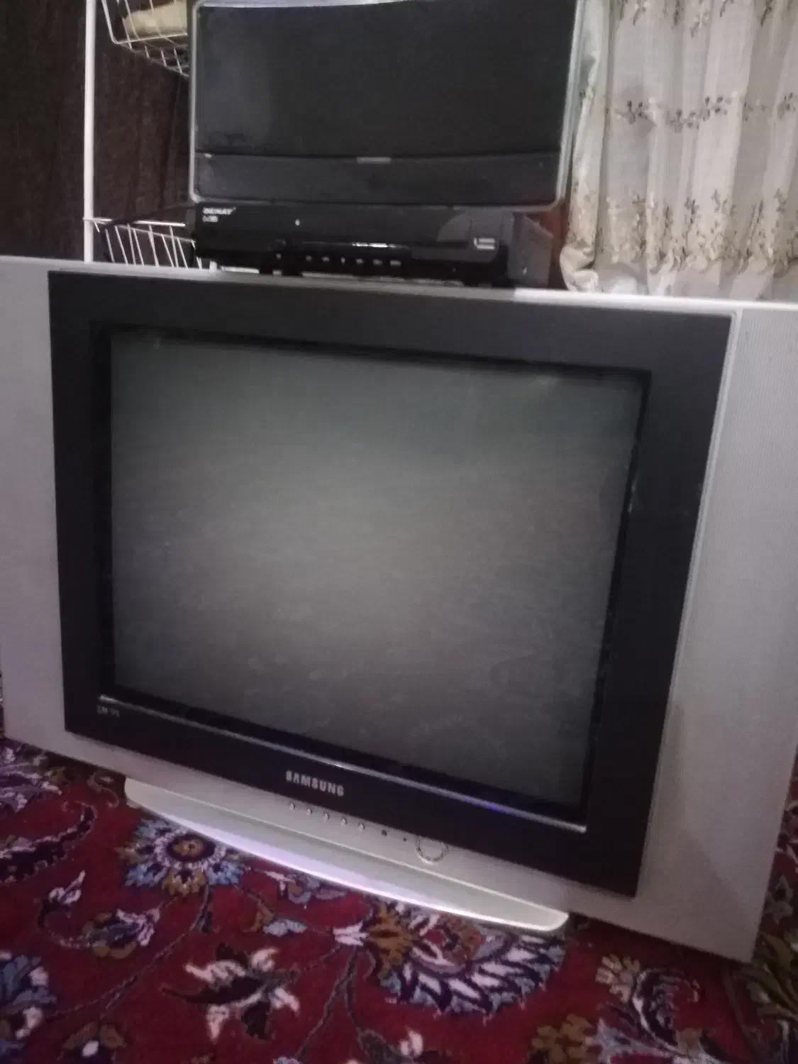 تلویزیون ۲۱ اینچ و گیرنده دیجیتال|تلویزیون و پروژکتور|شیراز, دباغ خانه|دیوار